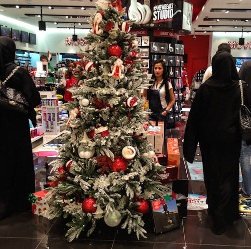 UNITED ARAB EMIRATES: Merry National Happy Day Christmas: Holidays In a Flat World